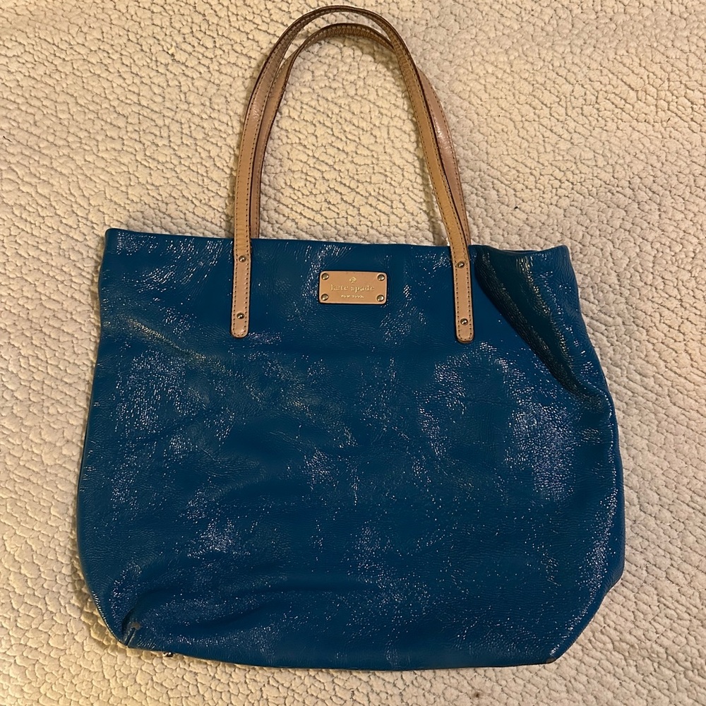 Kate Spade New York Classic leather tote bag in good used condition.